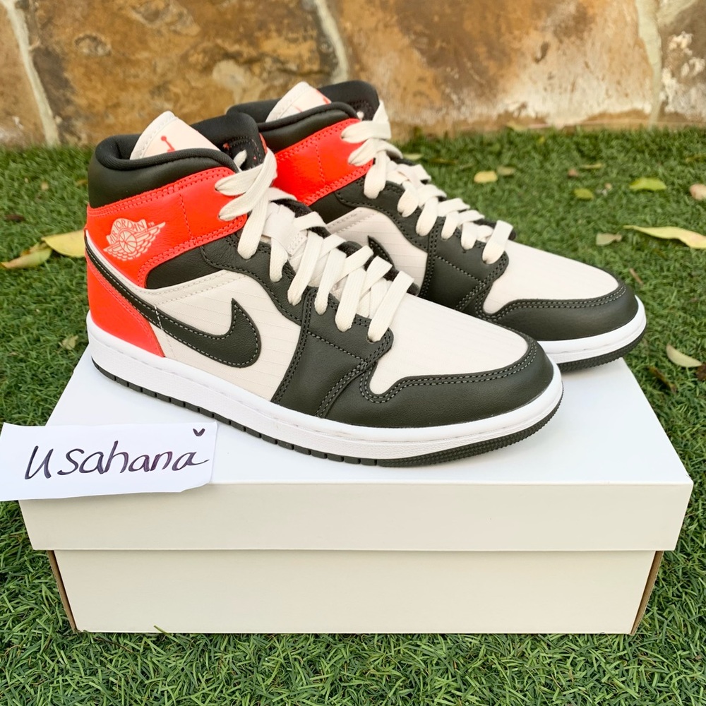 Women's Nike air Jordan 1 mid - Picture 2 of 4